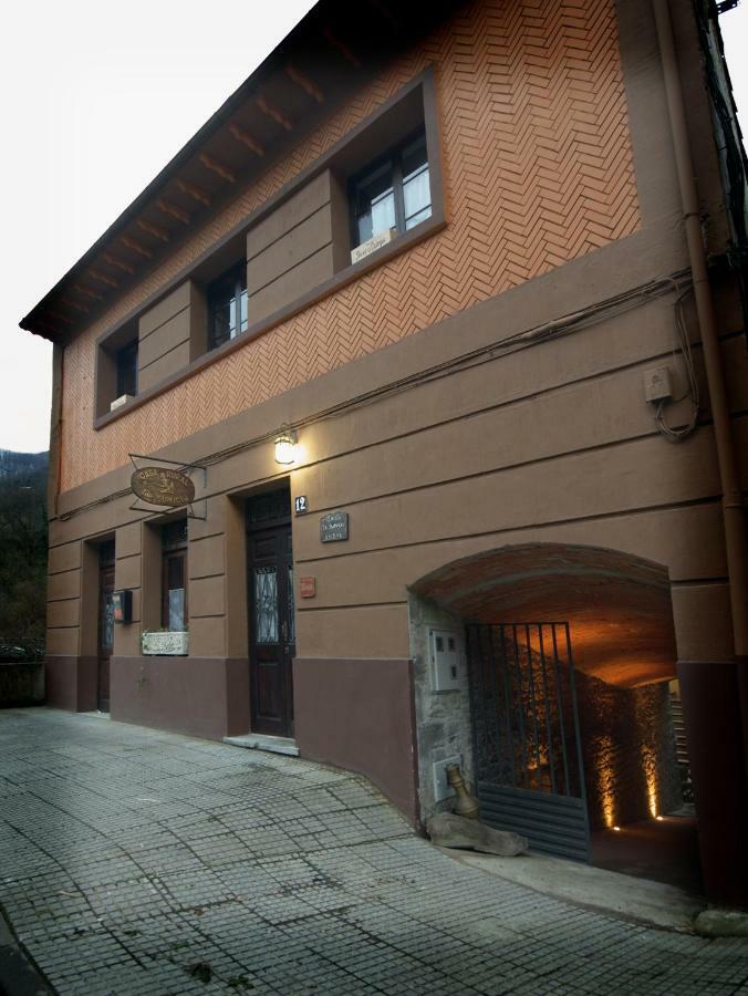 Gasthaus El Sumiciu Mieres  Exterior foto